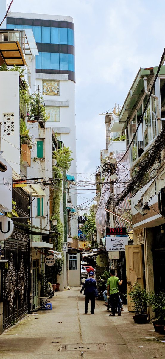 Люблю когда много хуйни в кадре