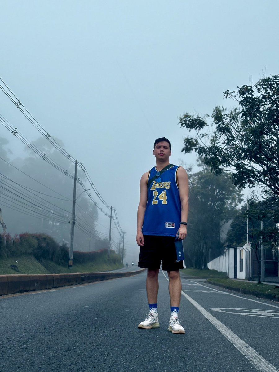 jhongilpine's tweet photo. ¡Hey kid, get out of the road! https://t.co/o0zcDH30in