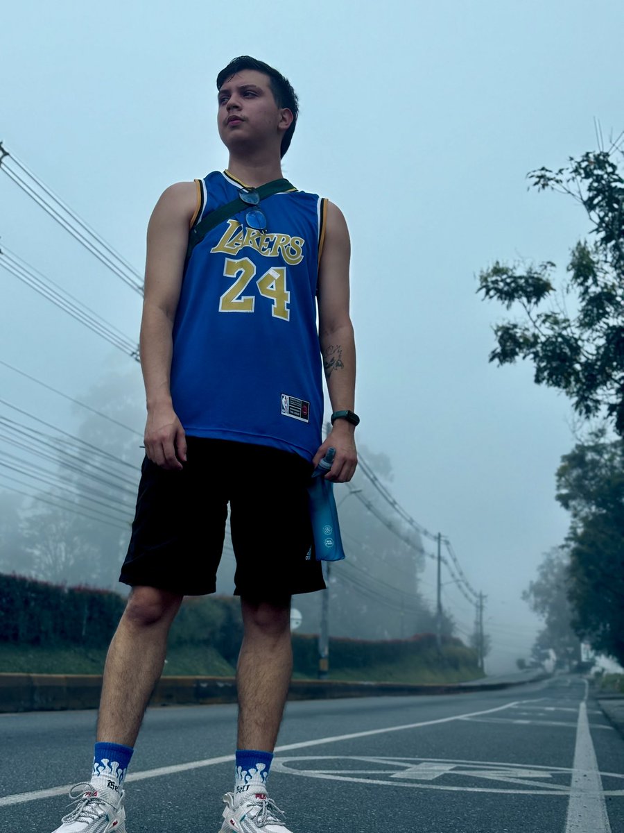 jhongilpine's tweet photo. ¡Hey kid, get out of the road! https://t.co/o0zcDH30in
