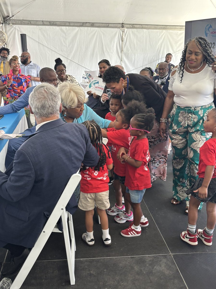 I carried HB1923, making Virginia the first state to fully reimburse all licensed midwives &amp; grant them independent licensure. It’s part of a 12-bill Momnibus package investing millions to close maternal health gaps &amp; expand access to safe, equitable care across our Commonwealth.