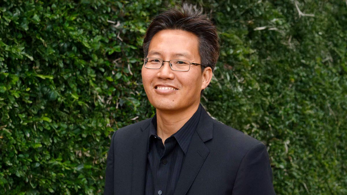 NDengineering's tweet image. 📣 @NDCBE Prof Nosang Myung has been named a 2025 Electrochemical Society Fellow—one of just 12 worldwide. Honored for breakthroughs in electrodeposition and sensors, his work drives advances in spintronics, optoelectronics, and sustainability 🌲.
🔗➡️ engineering.nd.edu/news/nosang-my…