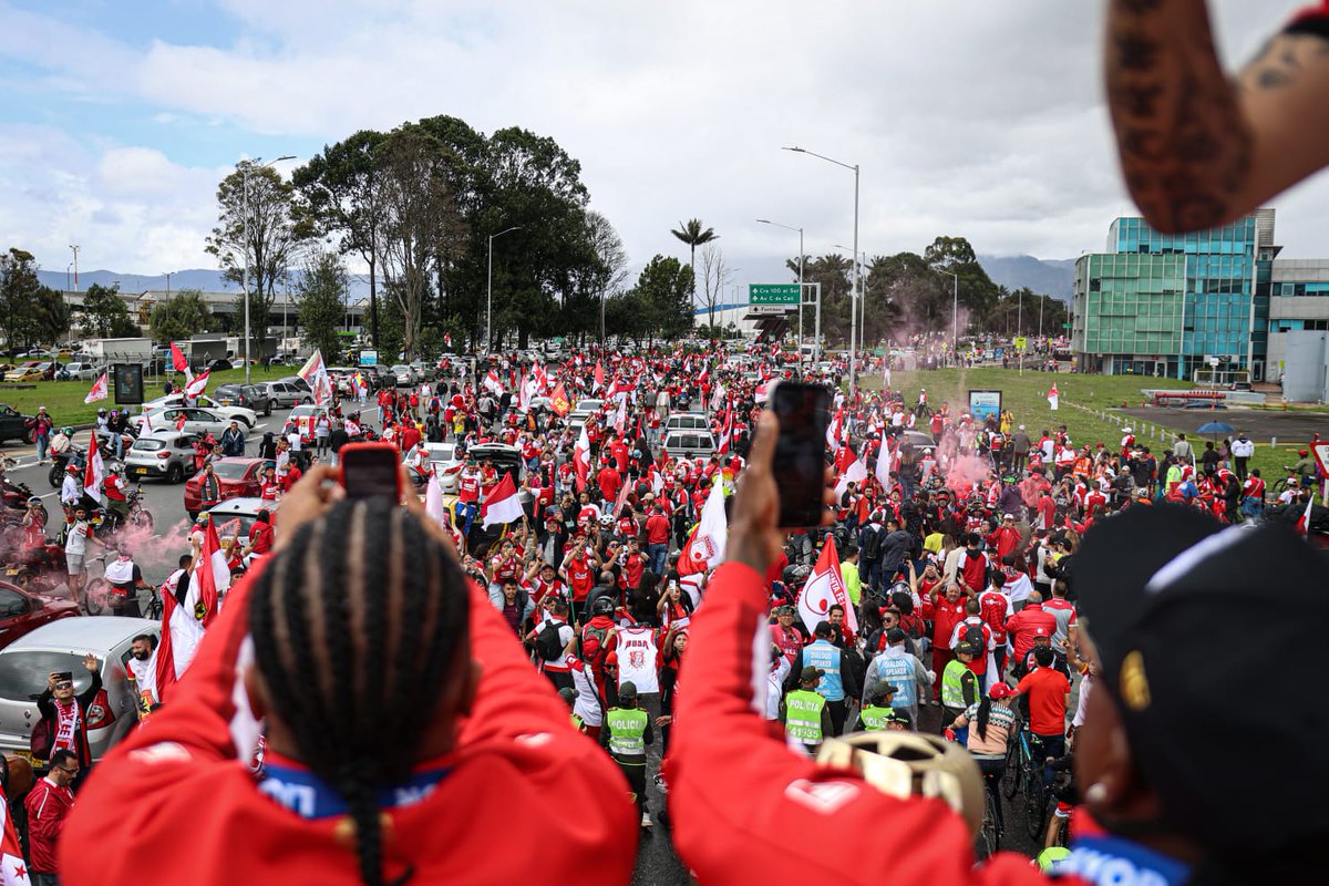 SantaFe's tweet photo. ¡Bogotá es más linda de ROJO y BLANCO 🇮🇩! https://t.co/19OxGgebi4