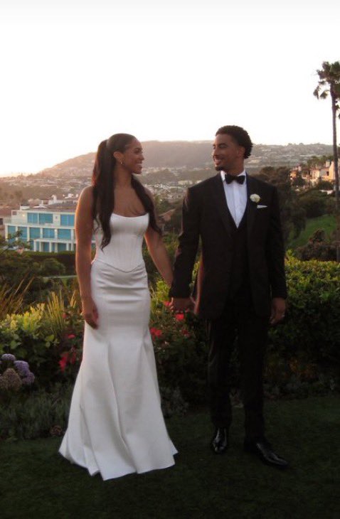 He’s really gunna get her 2 rings in less than 7 months 🫠