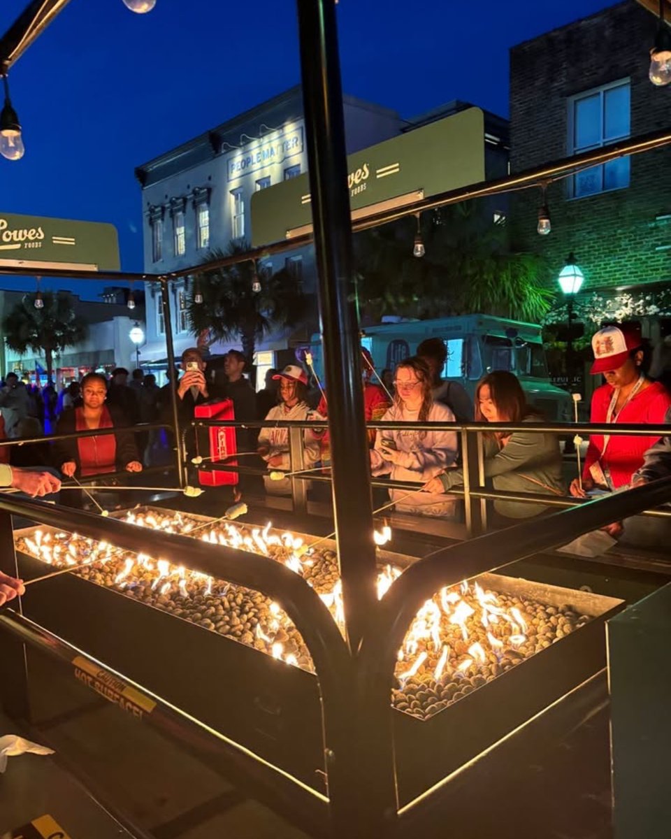 Xtreme_Market's tweet image. Start thinking about your fall festival displays now!

We have some openings to create some seriously disruptive brand displays for your business!

Let&apos;s have a conversation today!

#customDisplay #Standout #RetailDisplay #Xtreme! #Marketing #FallVibes #MemorableExperience #Lowes