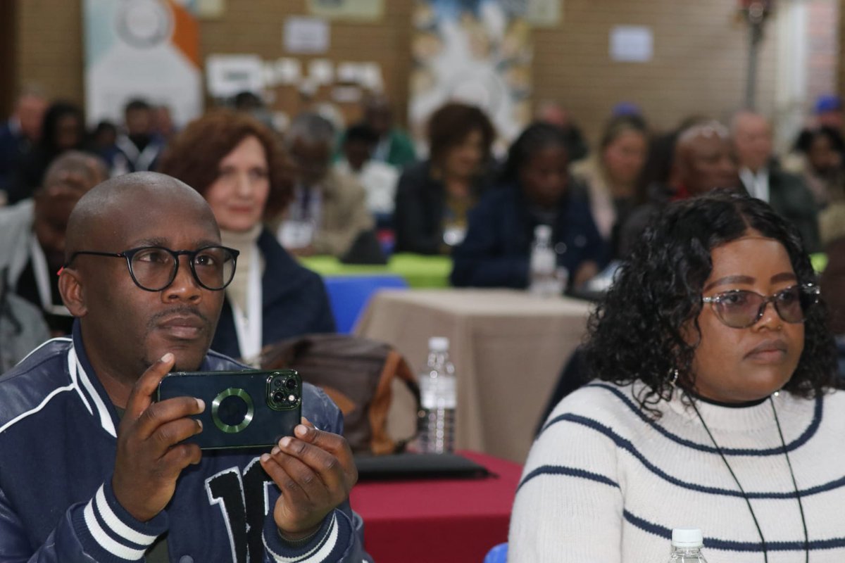 DBE_SA's tweet photo. @Siviwe_G @ReginahMhaule @HubertMweli @ElijahMhlanga @FSDeptEducation @GovernmentZA "South Africa currently has 464 technical high schools nationwide," added Mr Mweli. "These schools play a crucial role in developing a skilled workforce and reducing youth unemployment by offering learners practical and career-oriented education."
#TechnicalSchools
#GovZAUpdates https://t.co/jVQtJHIe6u