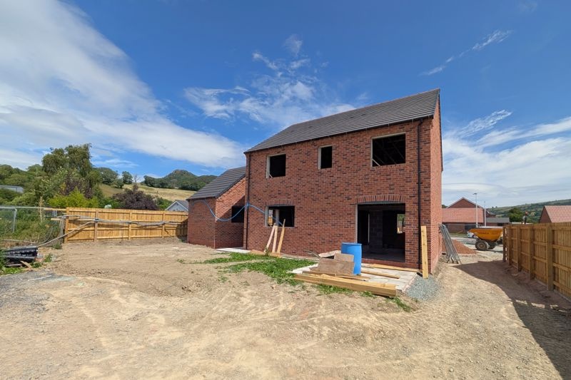 TalktoBowen's tweet photo. Plot 9 Long Mountain View, Trewern, Welshpool - £395,000. Well designed 4-bed detached house w/ single garage on the fringes of Trewern nr Welshpool. 
Views onto adjoining countryside with Long Mountain beyond. 10 yr LABC warranty. Air source heat pump: https://t.co/4NBSC0BMYc https://t.co/mvlOFBNW5k