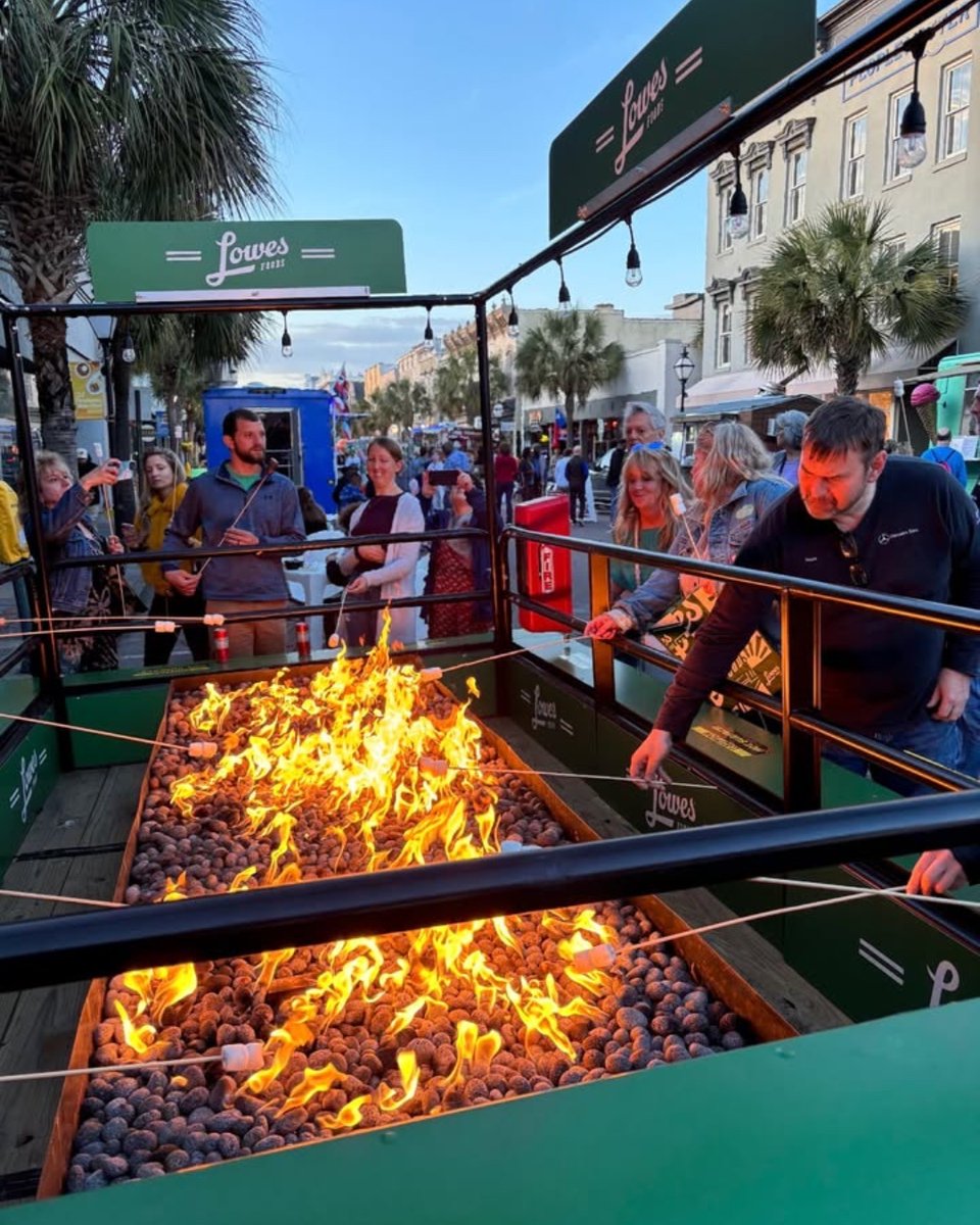 Xtreme_Market's tweet image. Start thinking about your fall festival displays now!

We have some openings to create some seriously disruptive brand displays for your business!

Let&apos;s have a conversation today!

#customDisplay #Standout #RetailDisplay #Xtreme! #Marketing #FallVibes #MemorableExperience #Lowes