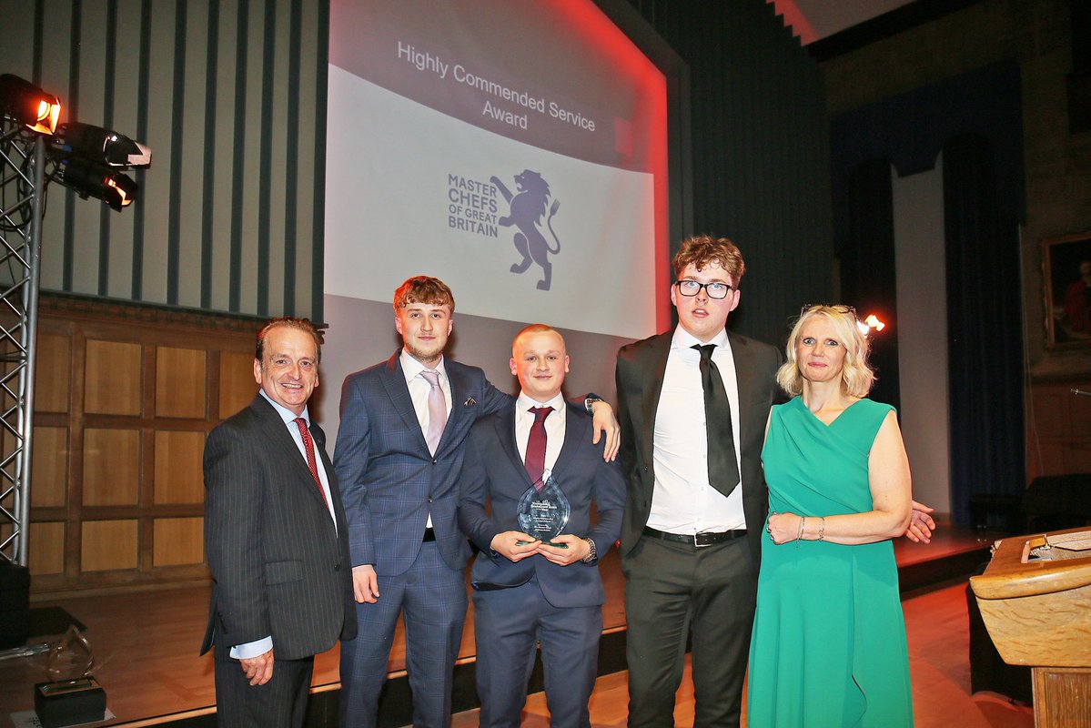 UK Young Restaurant (@restaurantyoung) on Twitter photo The Highly Commended Service Award was presented to <a href="/Lborocollege/">Loughborough College</a> by <a href="/bbqben1/">Ben Bartlett</a> from <a href="/masterchefsgb/">Master Chefs of Great Britain</a> The Highly Commended Service Award was presented to <a href="/Lborocollege/">Loughborough College</a> by <a href="/bbqben1/">Ben Bartlett</a> from <a href="/masterchefsgb/">Master Chefs of Great Britain</a>