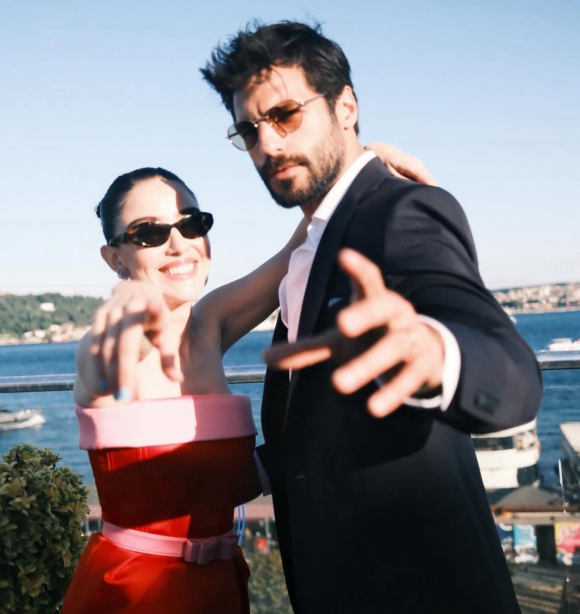 beklenenkral's tweet photo. Ne denir ki? Şahaneler. :)
Özge Gürel, Serkan Çayoğlu...
#ÖzSer https://t.co/4QaOxfouf1