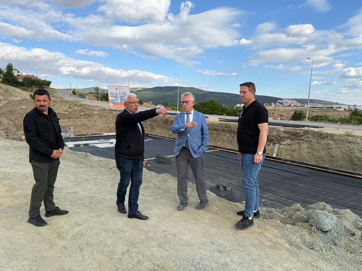 Huzur Şehir (çok katlı konutlar) inşaatında temel atma için hazırlıklarımıza devam ediyoruz.
Birkaç gün içerisinde hep birlikte temel atıp inşaatımızı hızlandıracağız.
Bize durmak yakışmaz, zira daha yapılacak çok işimiz var.