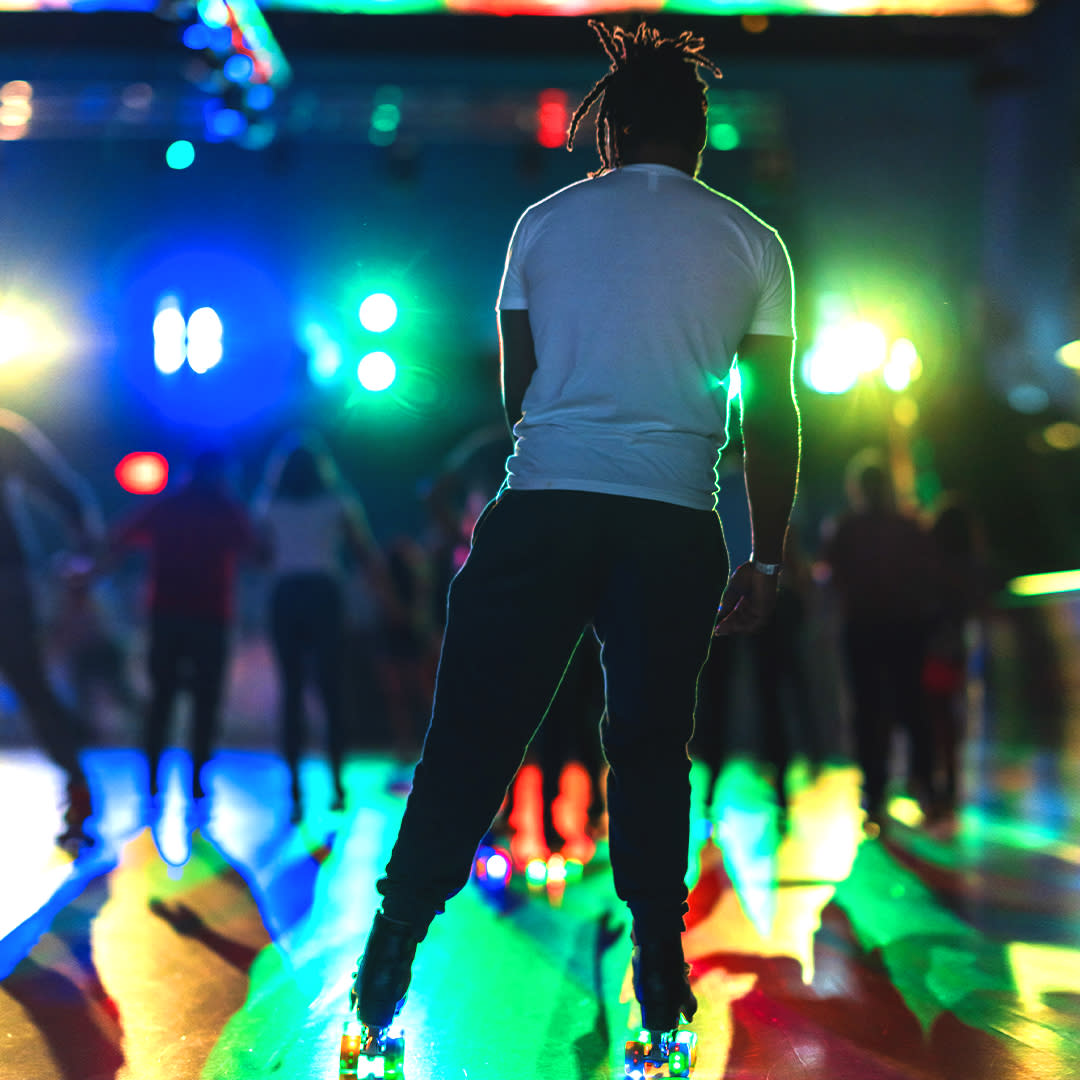 visitlauderdale's tweet image. Skating into the weekend like... 🛼💫
Join us for Adult Skate Night at The Arena Roller Skating Rink.

🕖 Wednesdays &amp;amp; Sundays | 7 PM – 10 PM
🎧 Live DJ | 💃 Ages 18+
📍: 5300 Powerline Road,
Fort Lauderdale

bit.ly/443sSPl

#visitlauderdale #kidfriendly @XActionPark
