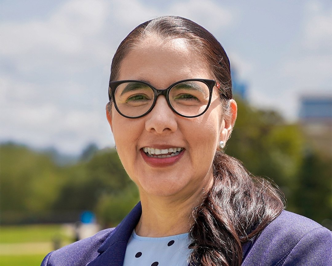 RiceMSNE's tweet image. 🎉 For her impact as a mentor, educator and advocate for student success, Karen Lozano ’96, ’99, @RiceMSNE chair at @RiceUniversity's @RiceEngineering, is named 2025 Higher Education Professional of the Year by @SloanNetwork.
Congrats, @karenslab!! 🎉
🔗 engineering.rice.edu/news/karen-loz…