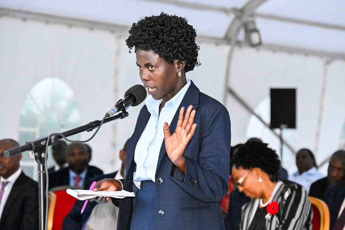 KagutaMuseveni's tweet image. I met with the leaders of the Arts and Humanities teachers to discuss their industrial action regarding low pay.

During the war, we prioritised feeding the soldiers on guard duty to ensure everyone's safety. This teamwork enabled us to persevere.
Upon our return, we explored…