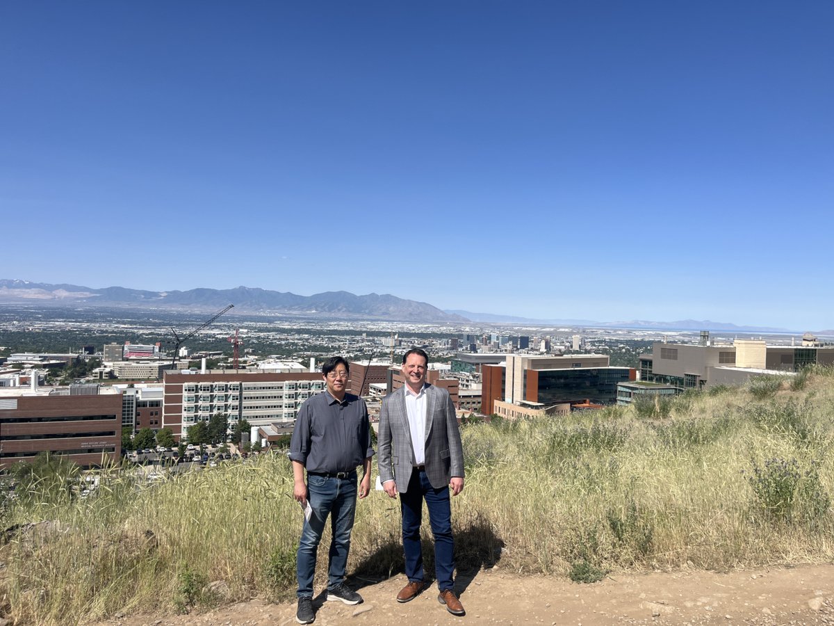 ARPAE's tweet image. Recently, ARPA-E staff visited a #SMARTFARM project at the @UUtah to discuss the deployment of a sensor that would enable farmers to measure carbon in soil & allow farmers to measure the carbon intensity of biofuel crop production.
#ARPAEontheRoad 🚗⬇️
arpa-e.energy.gov/programs-and-i…