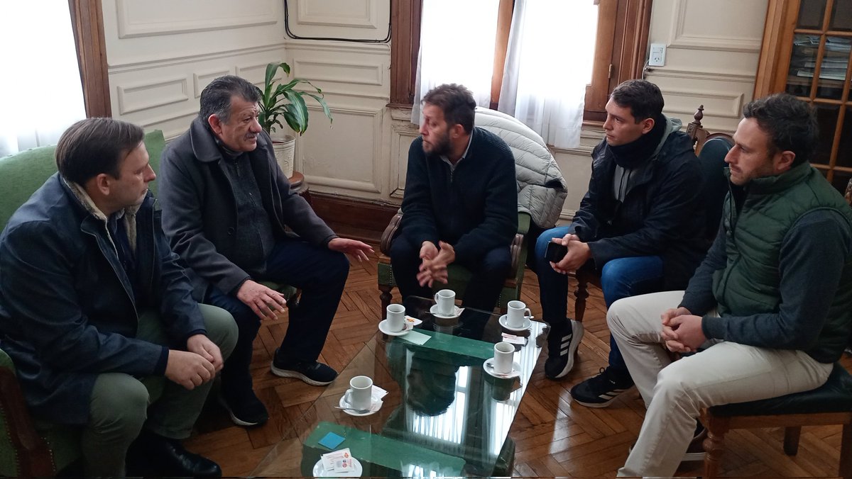 En Bragado junto a Diego Menéndez nos reunimos con el Intendente Sergio Barenghi y recorrimos la obra de construcción de 70 viviendas para familias de la localidad.

Con mucho esfuerzo desde el Gobierno de <a href="/Kicillofok/">Axel Kicillof</a> estamos avanzando en dar soluciones habitacionales a los y las