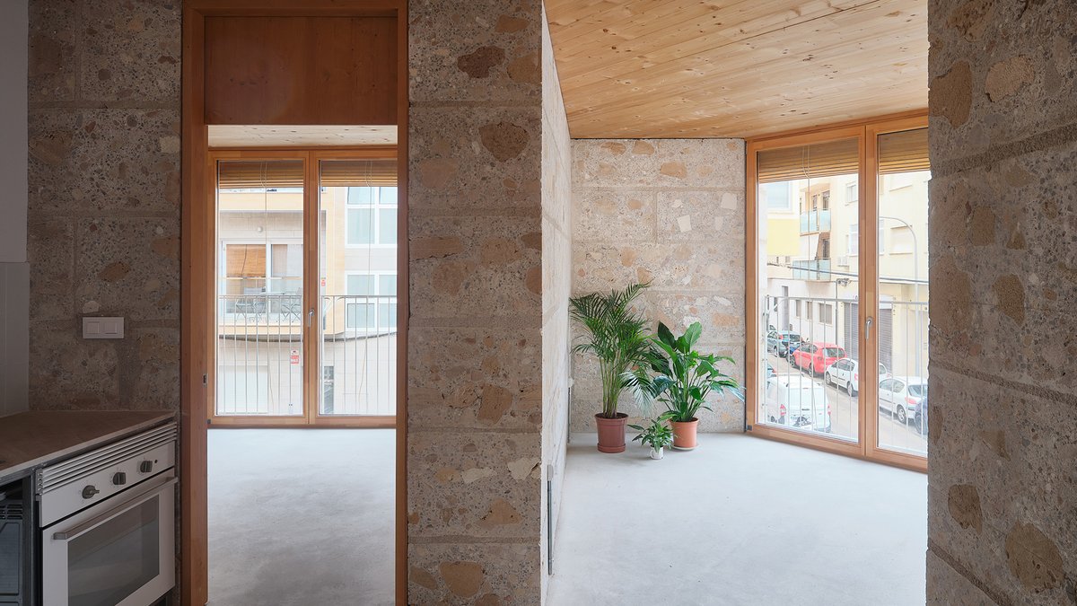 👉🏻 25 viviendas dotacionales en Palma de Mallorca (1/2)
Autores: Harquitectes
Promotores: Institut Balear de l'Habitatge (IBAVI)
© Adrià Goula
#PremiosARQUITECTURA 2025