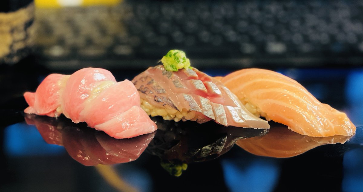 ちょうど３年前の鮨握り初心者の頃と比較したらだいぶ進化してるな笑
もっと美しくて美味い鮨を目指して修行💪🏻🍣