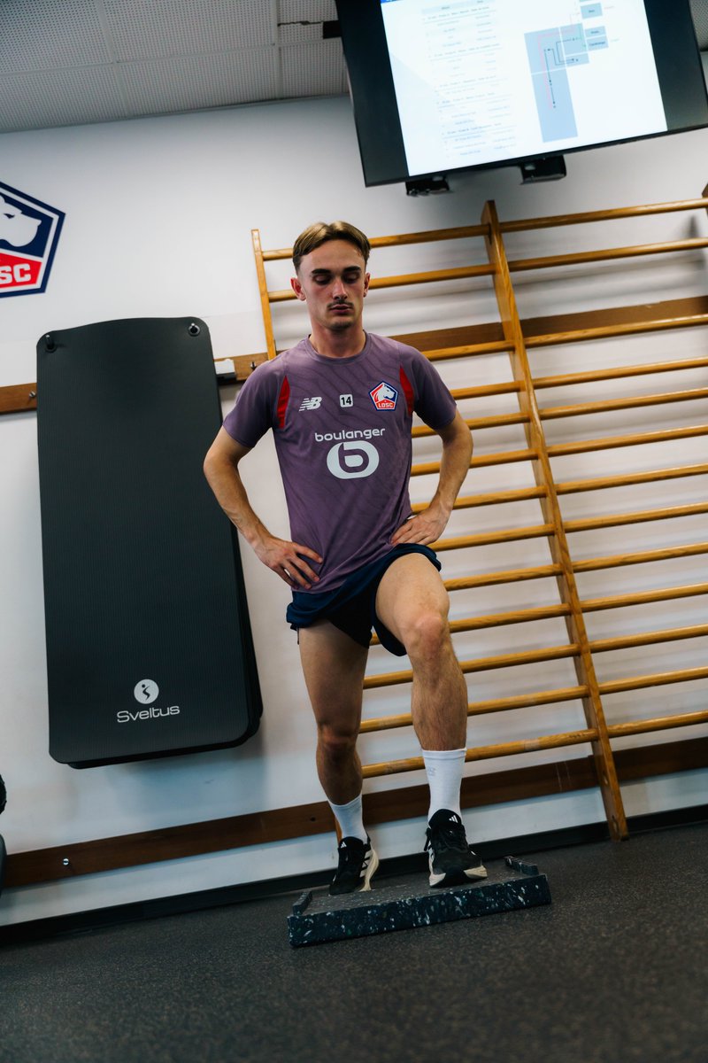 𝑩𝒂𝒄𝒌 𝒕𝒐 𝒘𝒐𝒓𝒌 🔙🏋️‍♀️

Avec les premiers pas de Marius 🆕

<a href="/NBFootball/">New Balance Football</a>