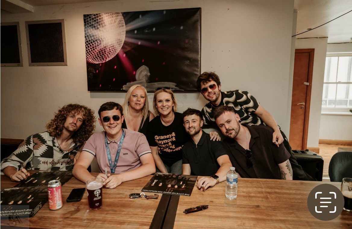 sionafnowball's tweet image. 24 hours later……and I’m still completely overwhelmed by how spoiled I was by @TherosadocsUK When I thought I couldn’t love them any more…..they went n did this to mark my 50th birthday and 50th Rosadocs gig! Thank you lads…….such a special night……it was everything! 🎶🧡🎶