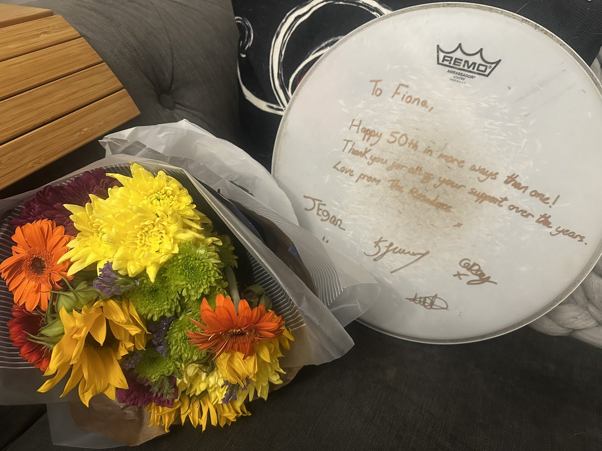 sionafnowball's tweet image. 24 hours later……and I’m still completely overwhelmed by how spoiled I was by @TherosadocsUK When I thought I couldn’t love them any more…..they went n did this to mark my 50th birthday and 50th Rosadocs gig! Thank you lads…….such a special night……it was everything! 🎶🧡🎶