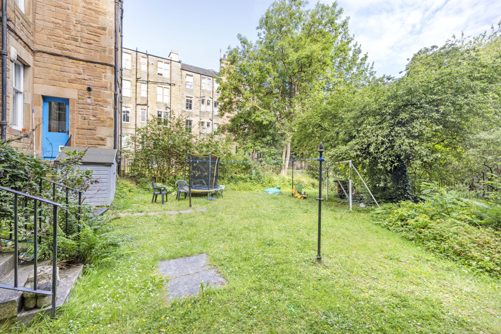 Spottiswoode Road, Marchmont
- Bright and Spacious Top Floor Flat
- Modernisation and Upgrading Required
- South-Facing Bay Windowed Sitting Room
- Kitchen/Dining Room
- Utility Room
- Two Double Bedrooms
- Large Boxroom with Skylight
- Bathroom with Shower
- Shared Garden