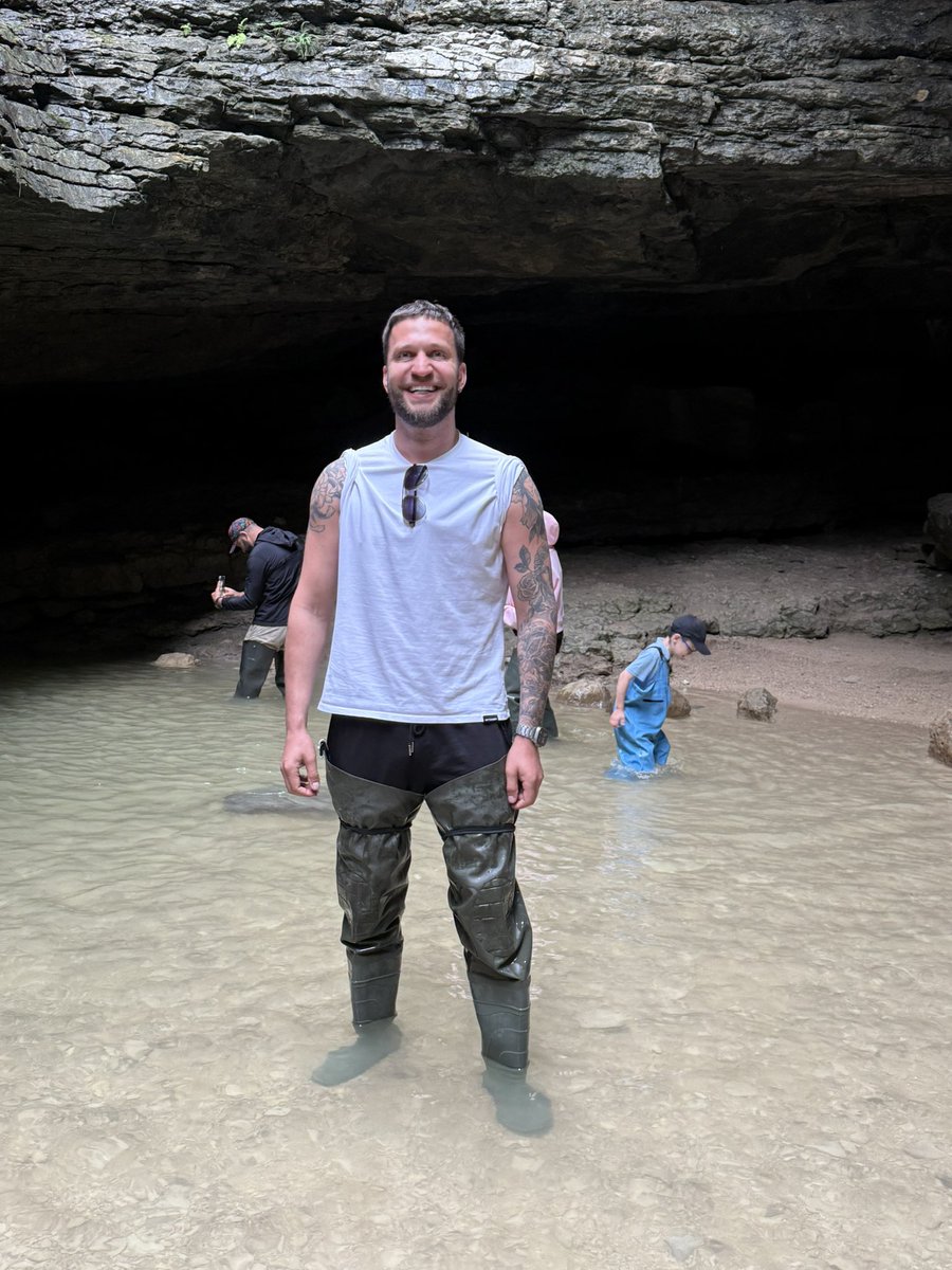 Сапоги для фиста 🙈 
Кому продать и сапоги и носки 🫣?