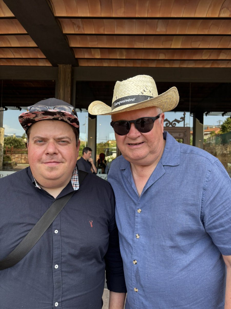 A quick snap with <a href="/newsmulg/">John Mulgrew</a> after our visit earlier to Bodega Garcia Carrion, the 4th biggest winery in the world by volume and the jewel in the crown of Spain’s Rioja region, where we’re on a tasting tour courtesy of <a href="/lidl_ni/">Lidl NorthernIreland</a> and <a href="/lidl_ireland/">Lidl Ireland</a>