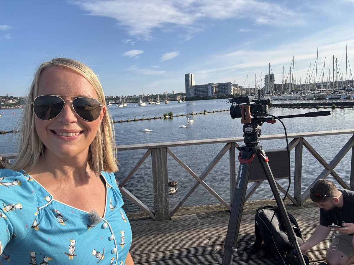 Branwen Gwyn (@bffg78) on Twitter photo Barod i ddarlledu’n fyw o Fae Caerdydd heno! <a href="/S4Ctywydd/">S4C Tywydd</a> ☀️ 😎 <a href="/NewyddionS4C/">Newyddion S4C</a> <a href="/S4C/">S4C 🏴</a> 🥵 📺 Barod i ddarlledu’n fyw o Fae Caerdydd heno! <a href="/S4Ctywydd/">S4C Tywydd</a> ☀️ 😎 <a href="/NewyddionS4C/">Newyddion S4C</a> <a href="/S4C/">S4C 🏴</a> 🥵 📺