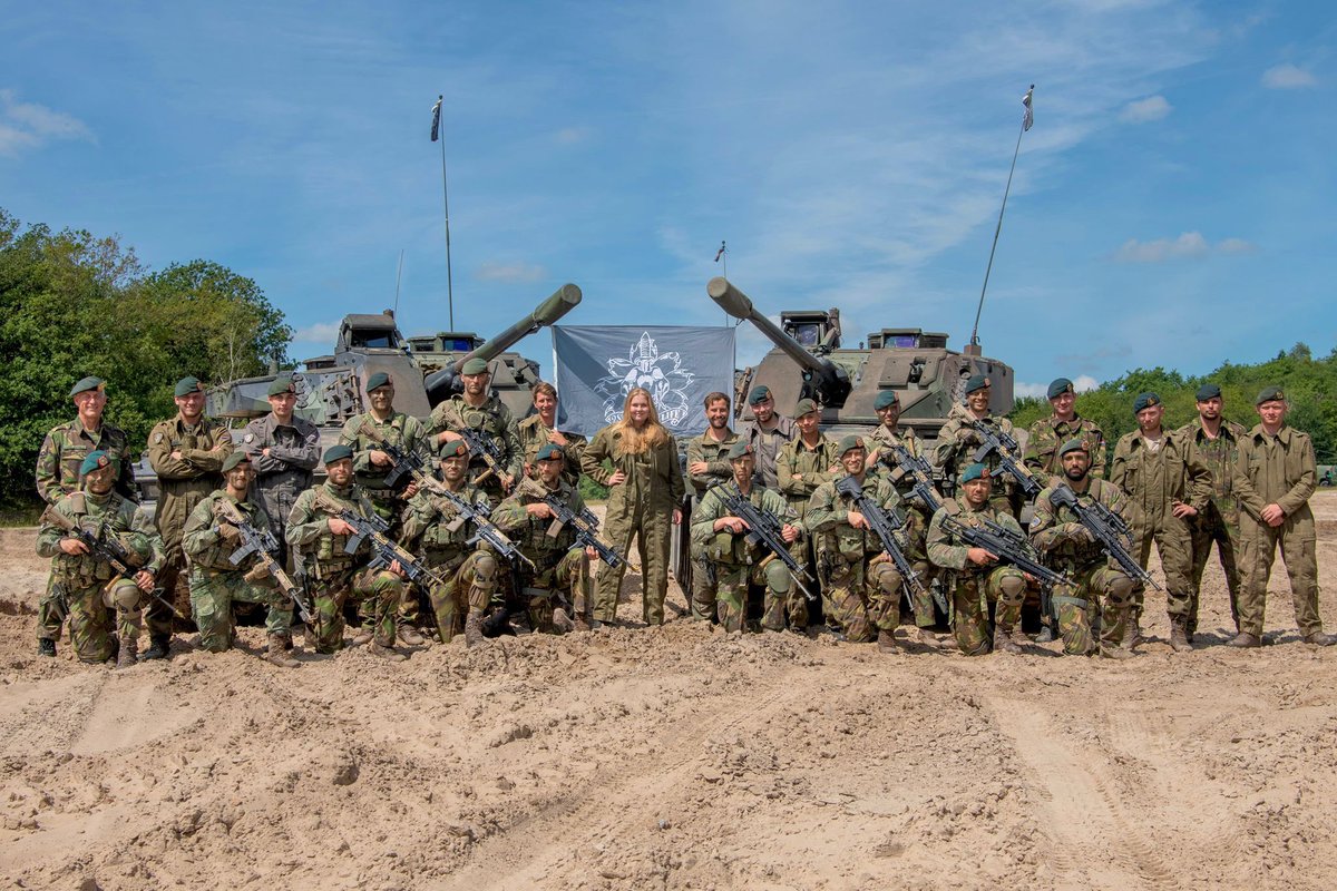 DefensieStas's tweet image. Mooi nieuws vanavond: Prinses Amalia gaat aan de slag bij Defensity College. Ik heet haar van harte welkom bij Defensie. 

Goed dat jonge mensen – ook van het Huis van Oranje – hun kennis en inzet willen verbinden aan onze krijgsmacht.