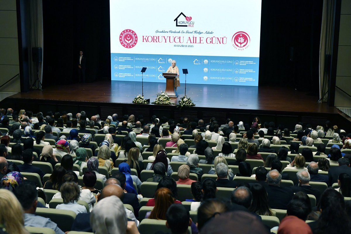 GercekTekin's tweet photo. 📍Cumhurbaşkanlığı Külliyesi  

Saygıdeğer @EmineErdogan Hanımefendi’nin teşrif ve hitaplarıyla gerçekleşen #KoruyucuAileGünü programına katıldık.

Koruyucu ailelerimiz; yarınlarımıza umut olan gerçek kahramanlarımız. Bu kutsal görevi yürekten üstlenen tüm ailelerimize şükranlarımızla...  

#KoruyucuAilem #AileYılı @tcailesosyal
@AKKADINGM @tugbaisikercan