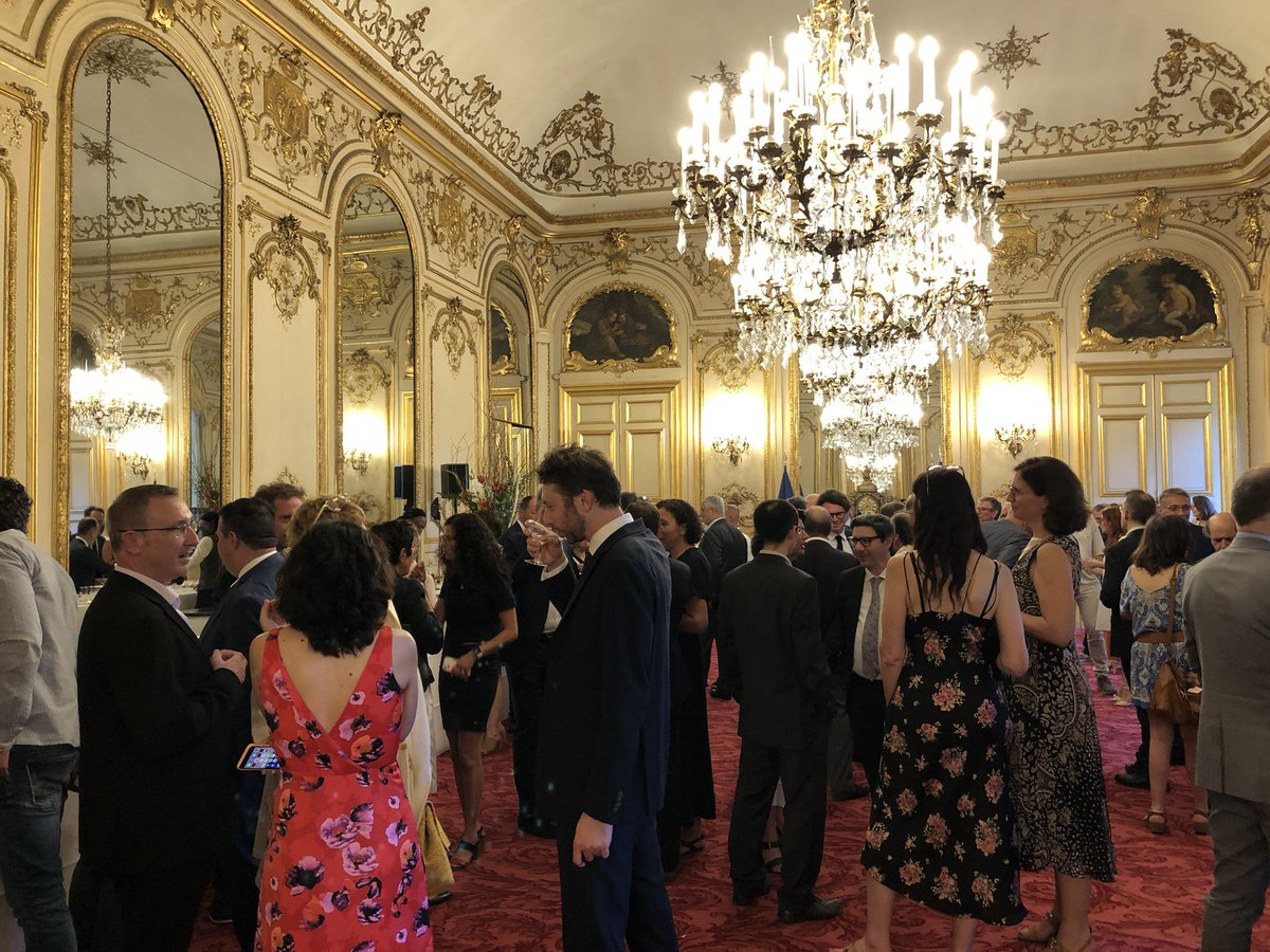 dplanchard's tweet image. Very nice ceremony to award the insignia of chevalier à l'ordre du mérite to our CEO @barlesi by the President of Senate in presence of ministers and Madame Brigitte Macron. Congratulations Fabrice, so well deserved for all you've done and contributed to @GustaveRoussy !