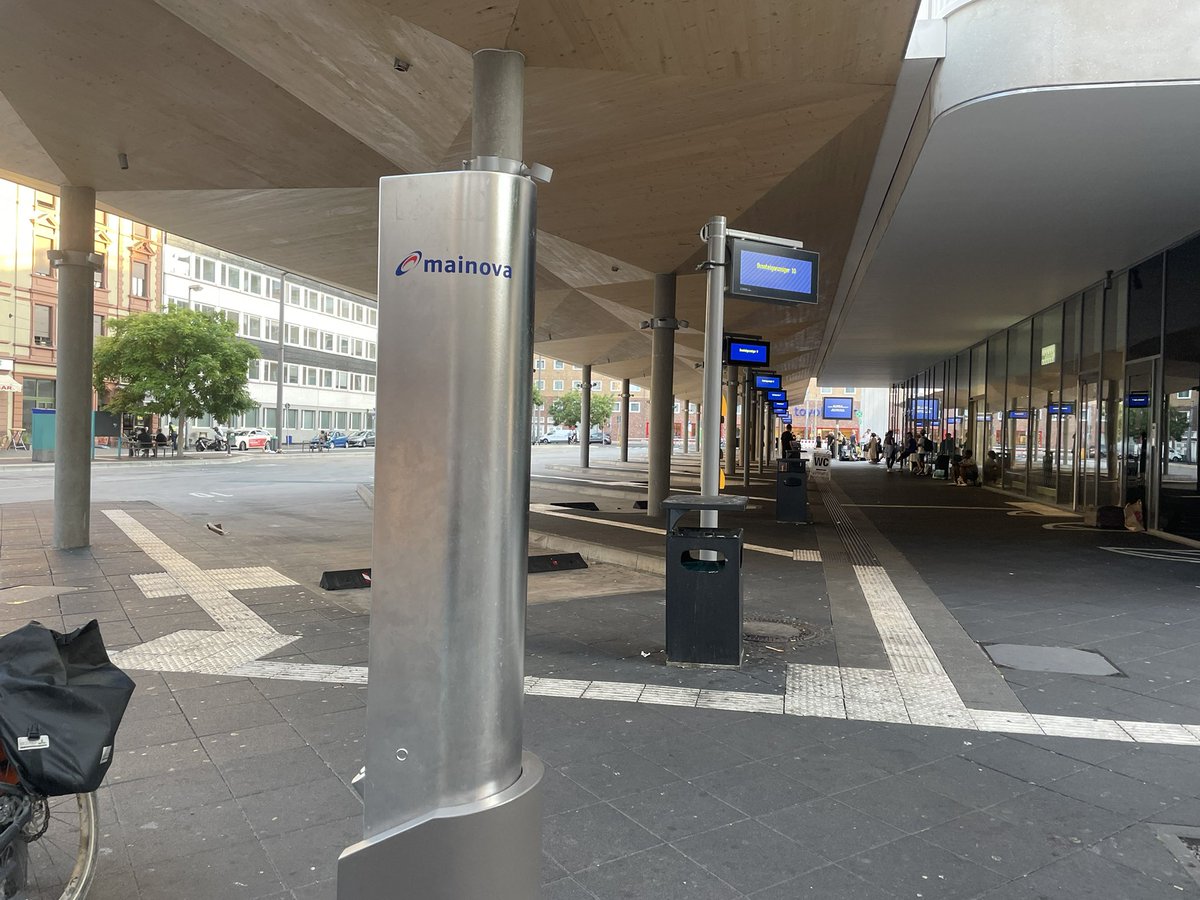 savange99's tweet photo. Der erste ist eine Enttäuschung. „Funktioniert seit 2 Wochen nicht.“
sagen die Leute vom Fernbusbahnhof hinterm Hauptbahnhof. https://t.co/GSK970gMs7