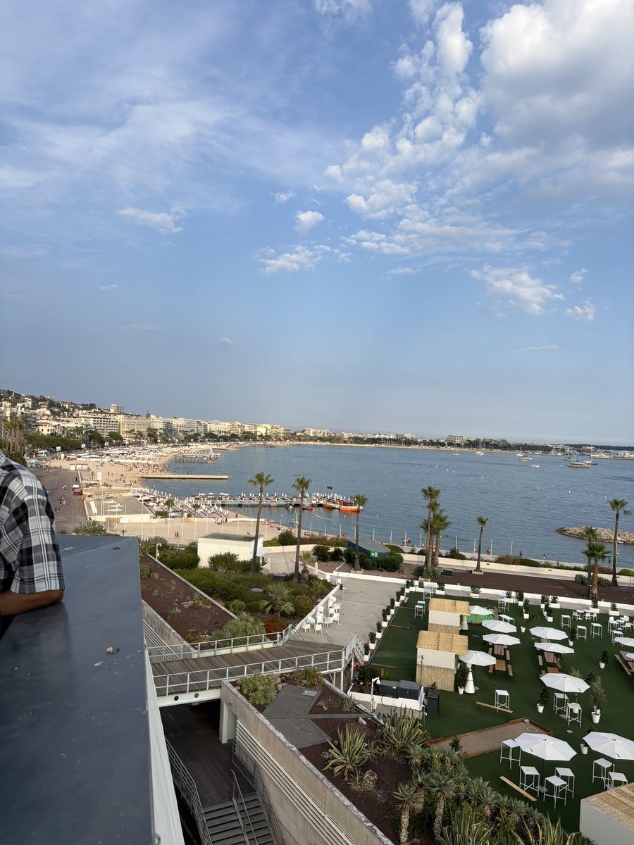 EthCC speaker aperitivo:

Good: Nice view
Bad: Sweat climbing a lot of stairs
Unsure: Live music with lyrics about Ethereum