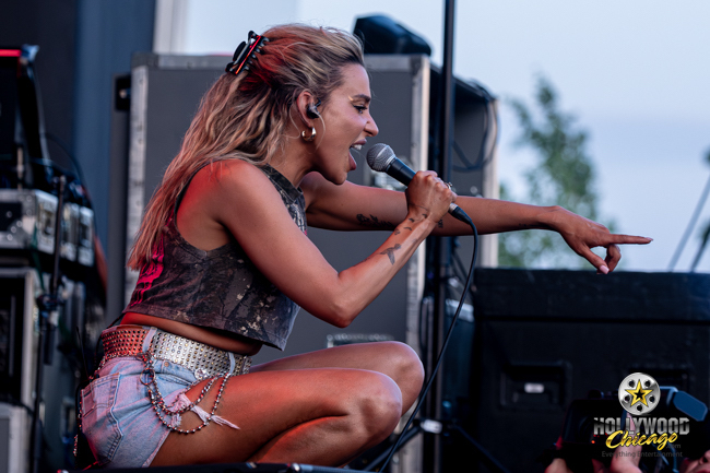 Slideshow: Country Singer Shaylen on the Milwaukee Summerfest Stage on June 21, 2025 | Full story: ift.tt/3zWRgyP