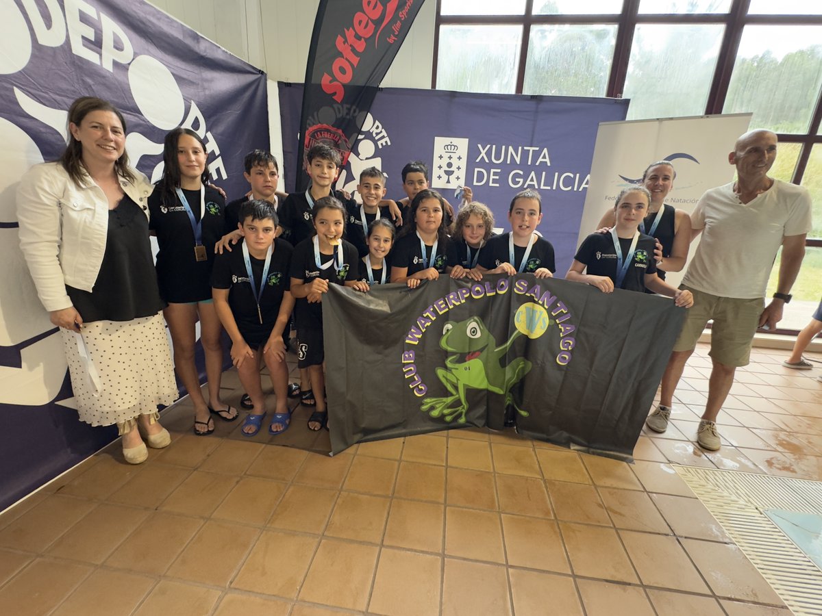CW SANTIAGO CAMPEÓN DEL TÍTULO DE VERANO Y TRIPLETE.

Este título representa el tercer gran trofeo de la temporada 2024–2025 para el CW Santiago A, ya se hiciera con el título de liga autonómica y con el campeonato de inverno.