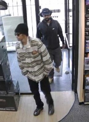 TulsaPolice's tweet image. USING A STOLEN CREDIT CARD TO BUY CAMERA GEAR
Do you recognize the individuals in these photos?
On May 28th, 2025, the two individuals entered a camera store near 71st and Memorial and purchased $4,800 worth of camera equipment using a stolen credit card.
Detectives with the…