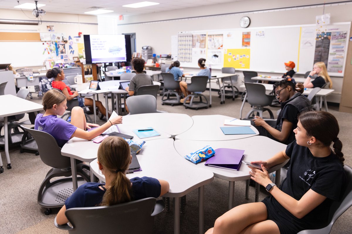 OmahaPubSchool's tweet image. .@OPS_Burke hosted the Rising Scholars Conference, which brought together students from across Omaha Public Schools. Students participated in hands-on learning, built academic skills & connected with peers from other schools. The conference also included a visit to the @UNOmaha.