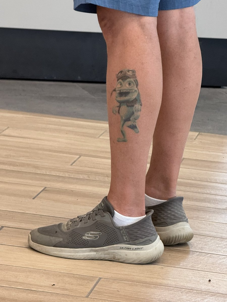 bellaoltremare's tweet photo. this discount tire i’m at rn is so cursed. they’re playing the jelly fish jam song from spongebob and this man has a crazy frog tattoo on his leg… https://t.co/4ufRmuGswJ