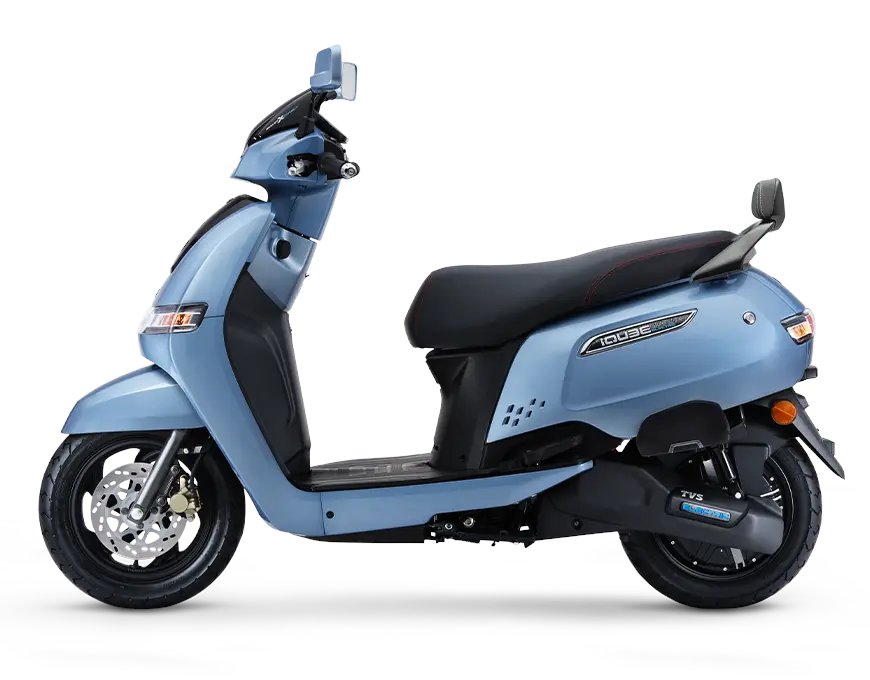 DrivesPlugin's tweet image. plugimdrives.com
TVS iQube ST
अगर आपको ज्यादा स्टोरेज की जरूरत है, तो टीवीएस आईक्यूब ST ईवी 32 लीटर का अंडर-सीट स्पेस प्रदान करता है।  इसमें 4.4 किलोवाट की मोटर लगी है, जो 82 किमी प्रति घंटा की स्पीड और 145 किमी की रेंज देती है।