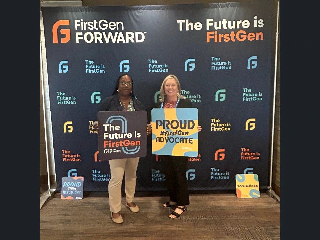 USCFIRST_GEN's tweet image. Today, LaNaé Budden, Ed.D. and Melissa Kupfer presented on during the NASPA Student Success in Higher Education Conference: “From Vision to Reality: Designing a First-Gen Center in One Year Through Collaborative Partnerships."
@UofSC
@NASPAtweets
@FirstgenForward
