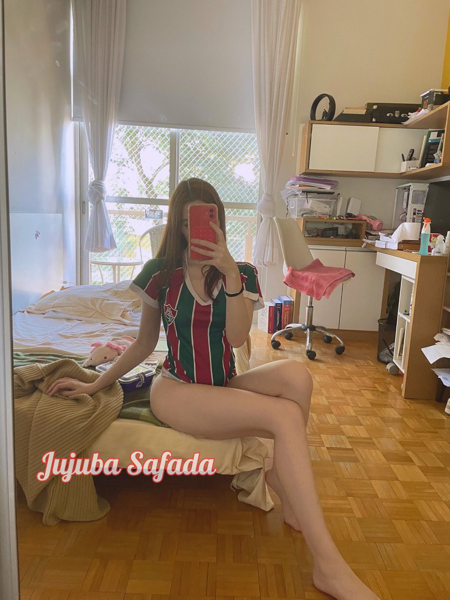 Jujubasafada2's tweet photo. O Fluminense vai entrar em campo agora contra o Inter de Milão pela copa do Mundo 🏆

e eu estou aqui apoiando como eu posso - ficando peladinha pra incentivar 🥰

Torçam pelo Flu!! ❤️
Se fluminense ganhar eu mostro meus peitos aqui pra todo mundo ver! https://t.co/CRkjSxyZVw