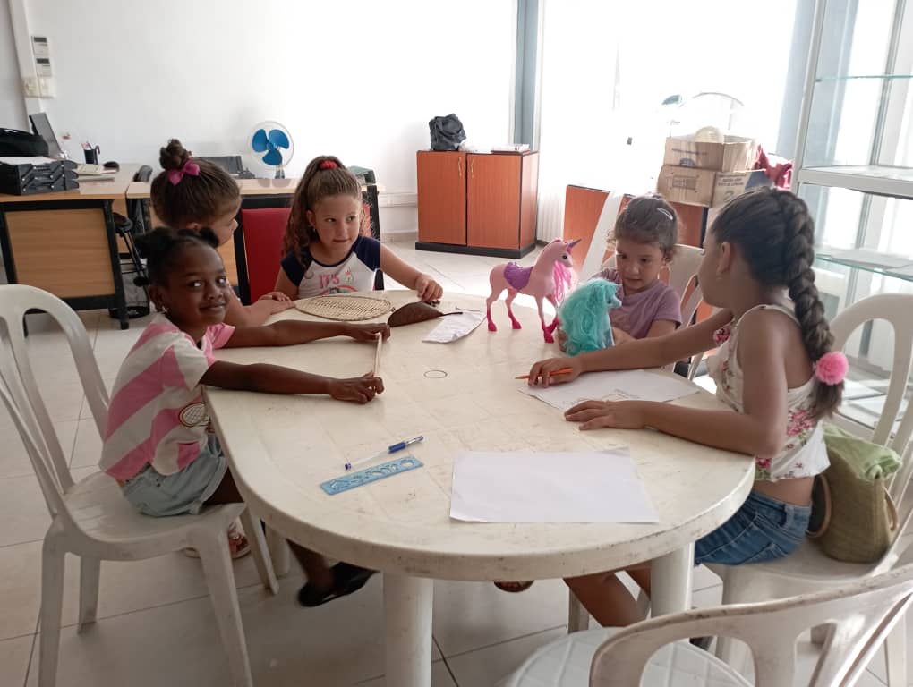 filialmatanzas's tweet photo. Las vacaciones recreativas que incluyen deportes, cultura y manualidades ofrecen a los niños una oportunidad única para aprender, crecer y divertirse.
Ya la Filial Copextel Matanzas modo Verano con sus Peques de vacaciones.
#FilialMatanzas
#ModoVerano
#LosNiñosVacacionando https://t.co/GGMtuAyiSn