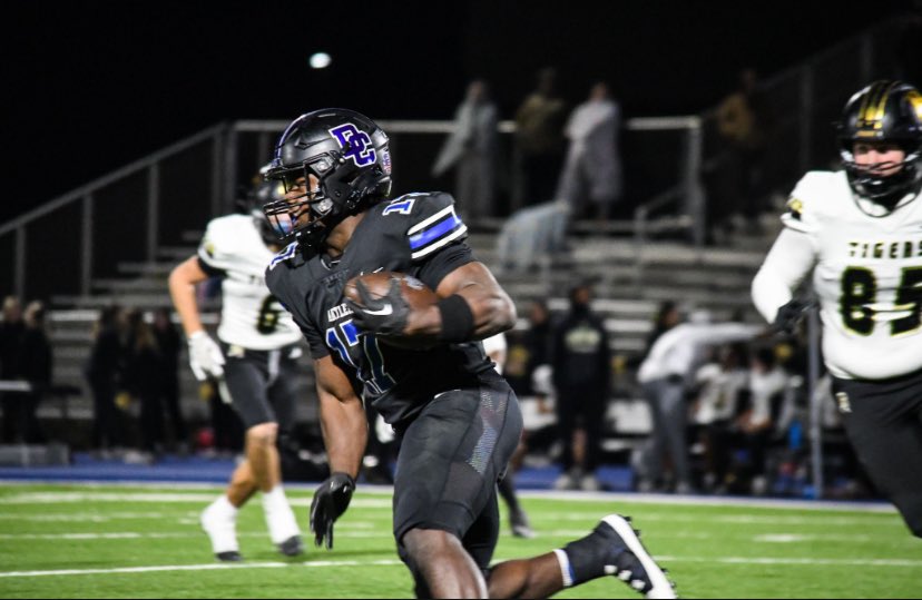 Reliable ball carrier!

-146 ATT/ 950 RUSH YD
-6.9 ypc 
-29% explosive runs(10yd+)
-12 REC/ 121 REC YD (10.1 YPR)
-0 fumbles 0 dropped passes
-(Through 21 games)

hudl.com/v/2PJT3X