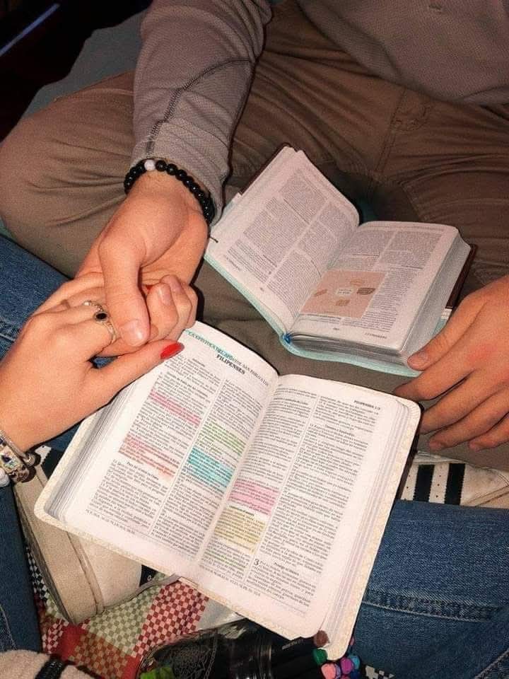 MousaCeline's tweet photo. No relationship will work without God 🥺💫❤️
لن تنجح أي علاقة بدون الله https://t.co/Y9G6Li7NNz