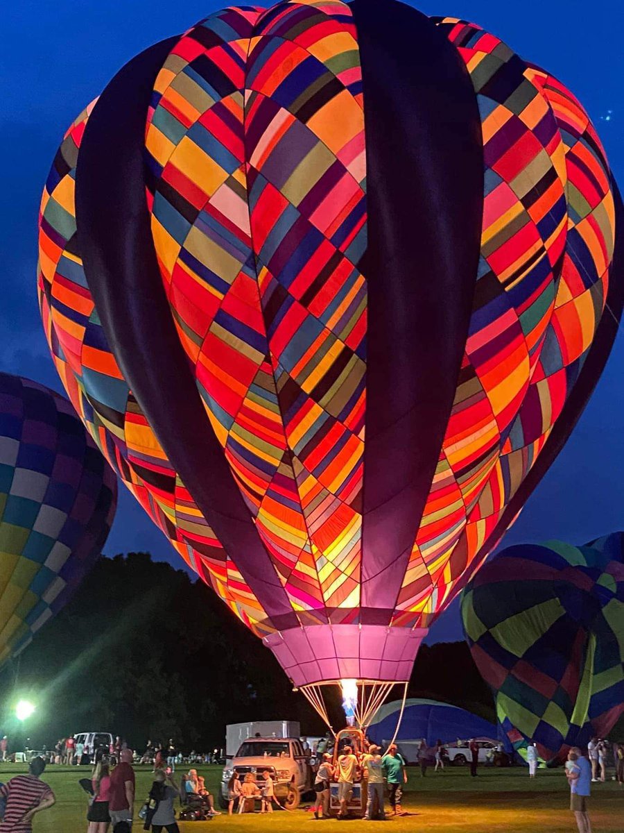 Alabama Big 10 (@alabamabig10) on Twitter photo It all started in 1978 when <a href="/CityofDecaturAL/">Decatur, Alabama</a> purchased a hot air balloon. A few years later, well-known local pilots decided to create a competition for balloonists from the surrounding area, and the Alabama Jubilee Hot Air Balloon Classic was born!
📸: Marshall Lee Gower. It all started in 1978 when <a href="/CityofDecaturAL/">Decatur, Alabama</a> purchased a hot air balloon. A few years later, well-known local pilots decided to create a competition for balloonists from the surrounding area, and the Alabama Jubilee Hot Air Balloon Classic was born!
📸: Marshall Lee Gower.