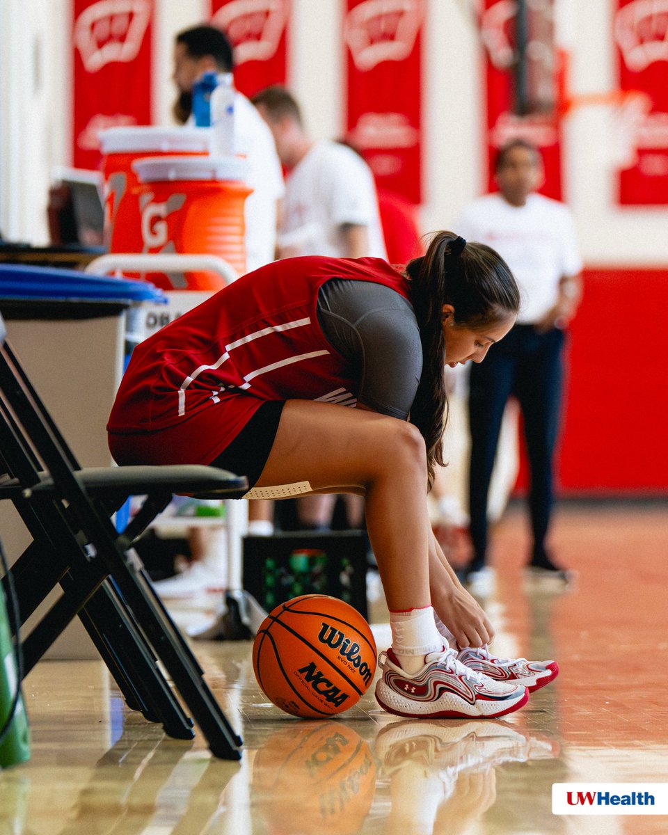 BadgerWBB's tweet image. Cookin’ up something special in the lab 🧪
#OnWisconsin | @UWHealth