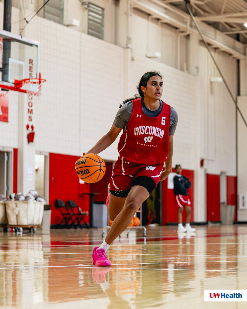 BadgerWBB's tweet image. Cookin’ up something special in the lab 🧪
#OnWisconsin | @UWHealth