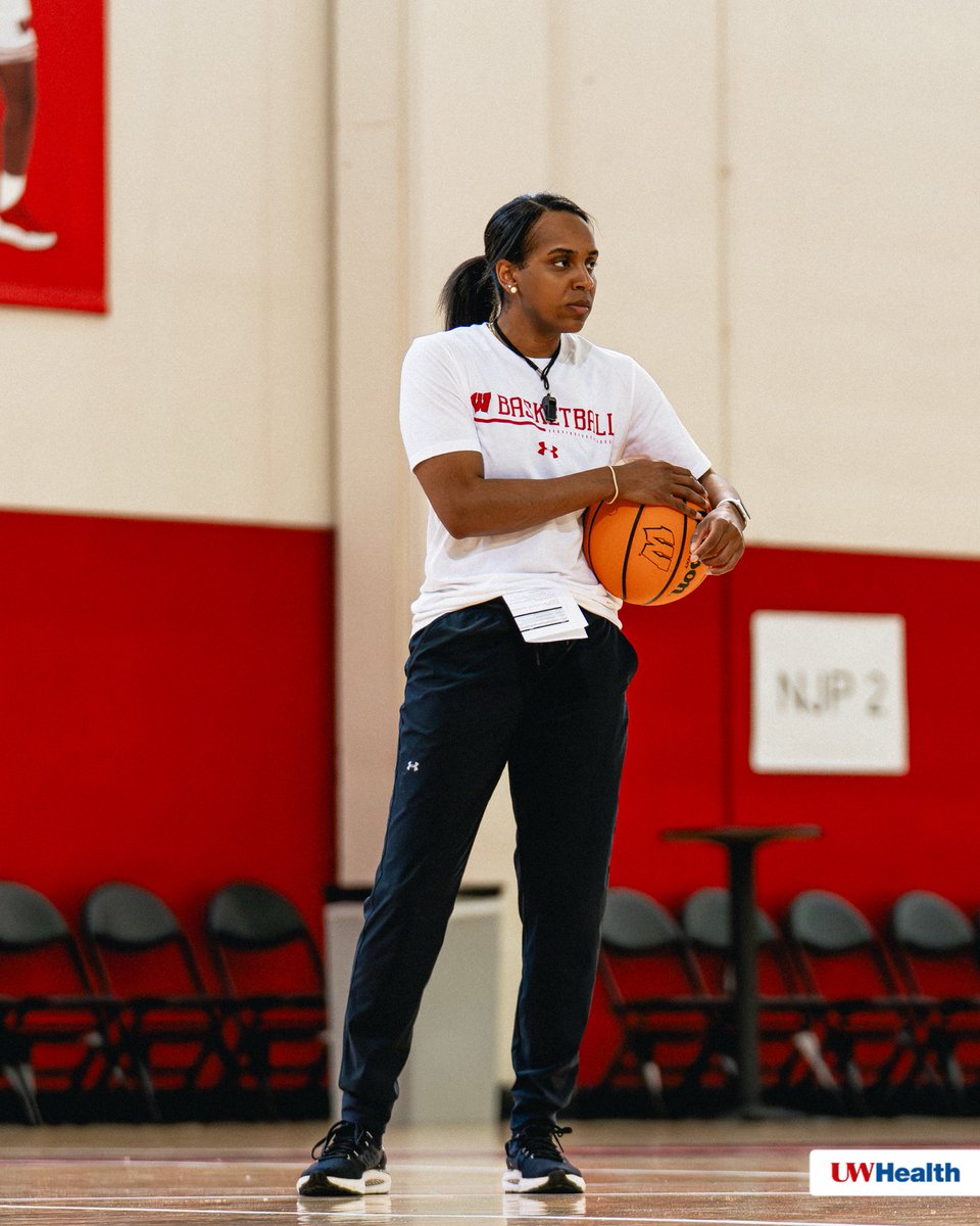 BadgerWBB's tweet image. Cookin’ up something special in the lab 🧪
#OnWisconsin | @UWHealth