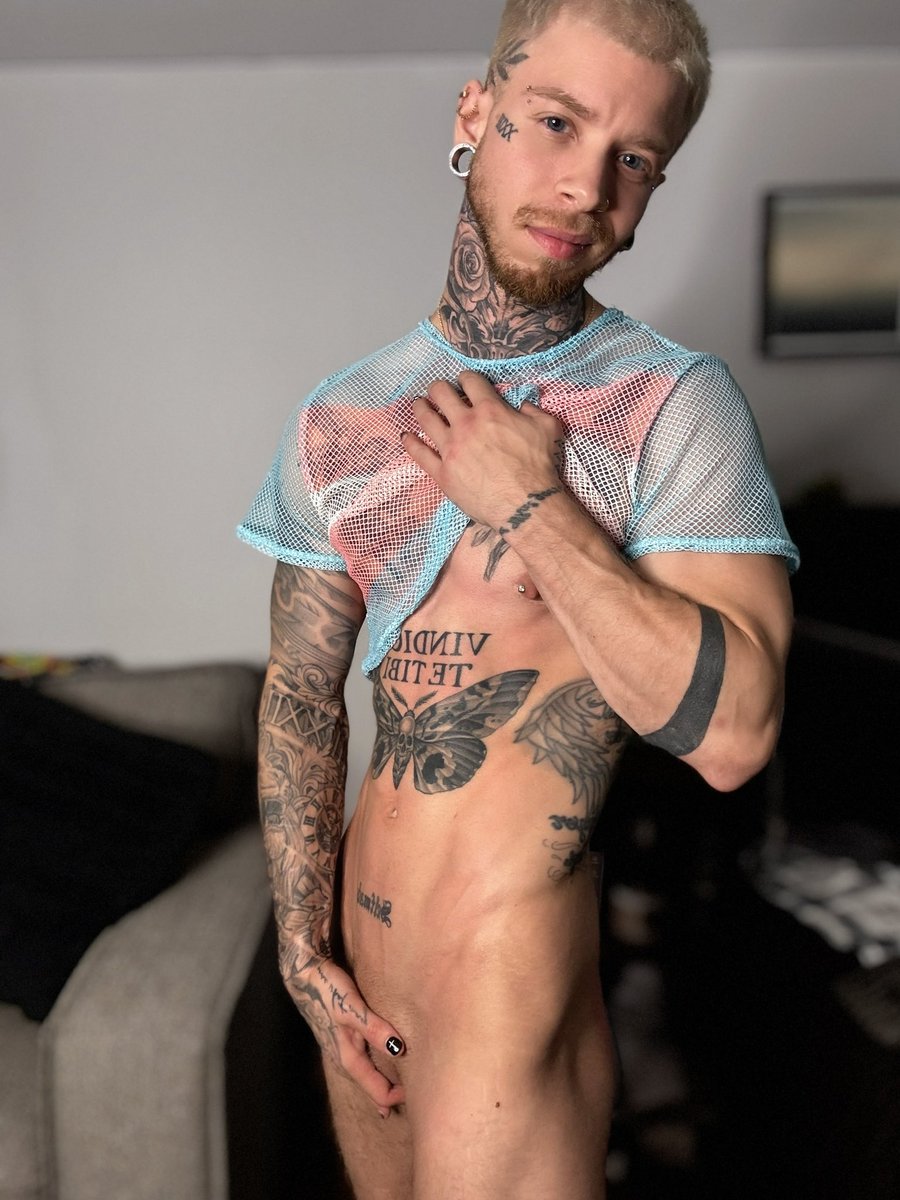 Trans, tatted, and totally your type. Repost if you’ve got a thing for trouble 😈