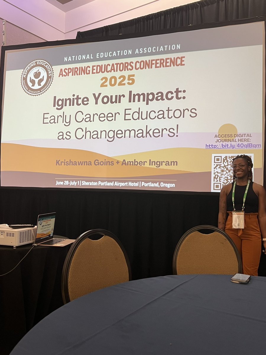 educactivist's tweet photo. 📍PDX 
Spent the morning teaching our nations  aspiring educators about the importance of finding and nurturing the leadership skills NOW! https://t.co/Yy0BTCZU4X